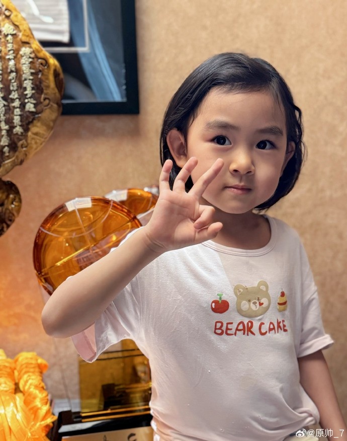 三分大賽三冠王！原帥曬三冠獎(jiǎng)杯：完成了女兒給安排的任務(wù)！