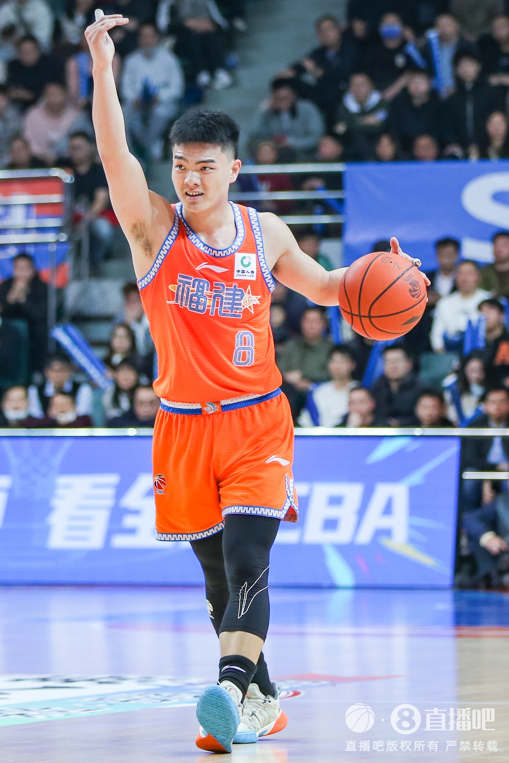 高效替補(bǔ)！黎伊揚(yáng)11投7中貢獻(xiàn)17分2板4助3斷