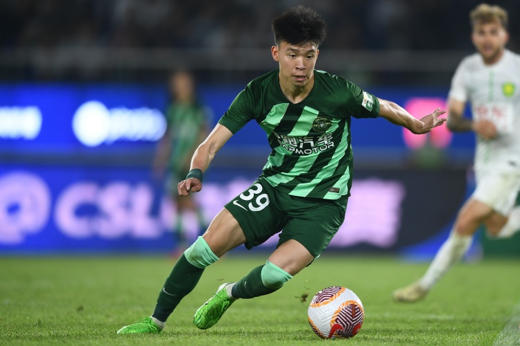 打幾分？浙江小將王鈺棟半場數(shù)據(jù)：觸球19次，2次射門0射正